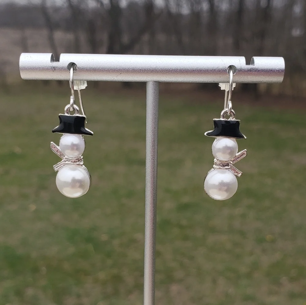 48. Elegant Snowman Pearl Earrings - Picture 1 of 7
